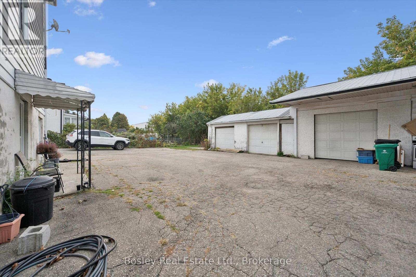 32 JAFFRAY STREET - 8