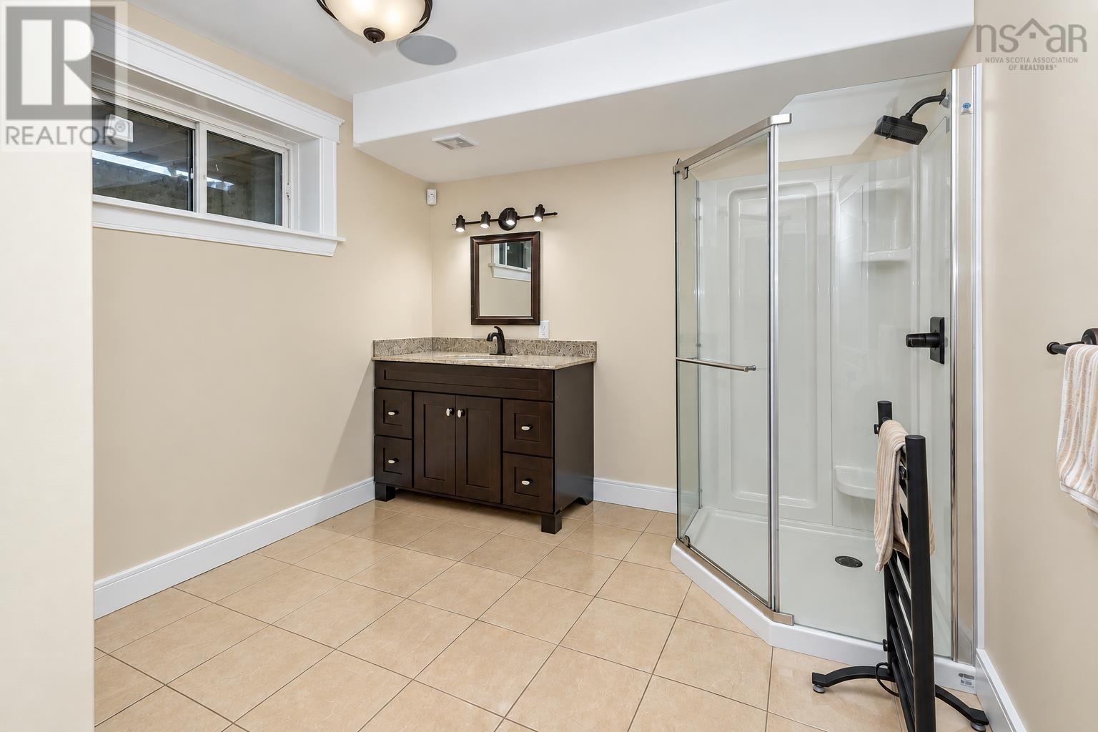 Property 35 of 39 of 225 Hampton Drive