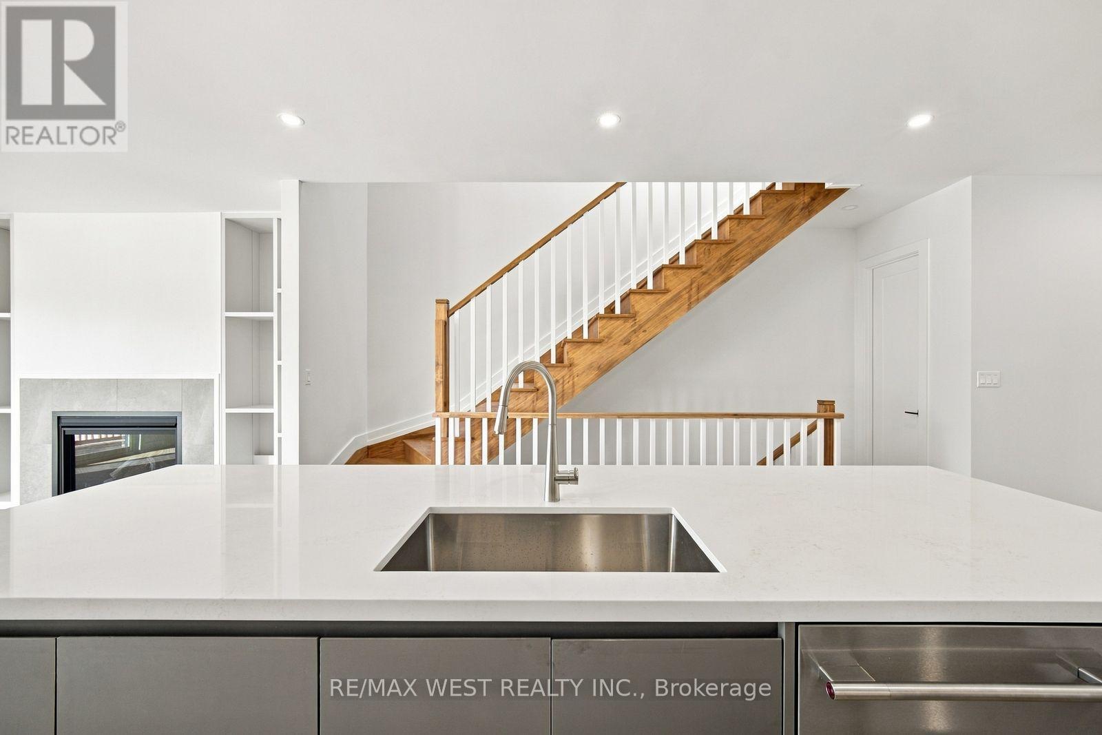 157 Aldercrest Avenue, Toronto, ON photo 13