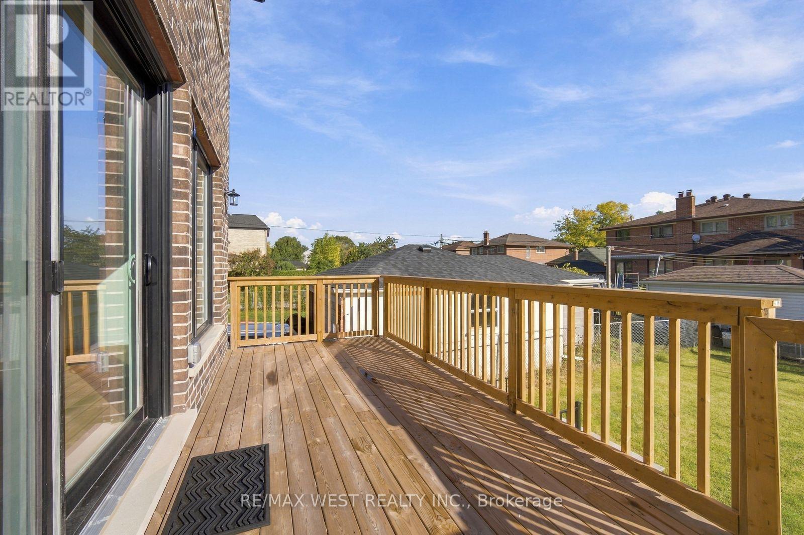 157 Aldercrest Avenue, Toronto, ON photo 22