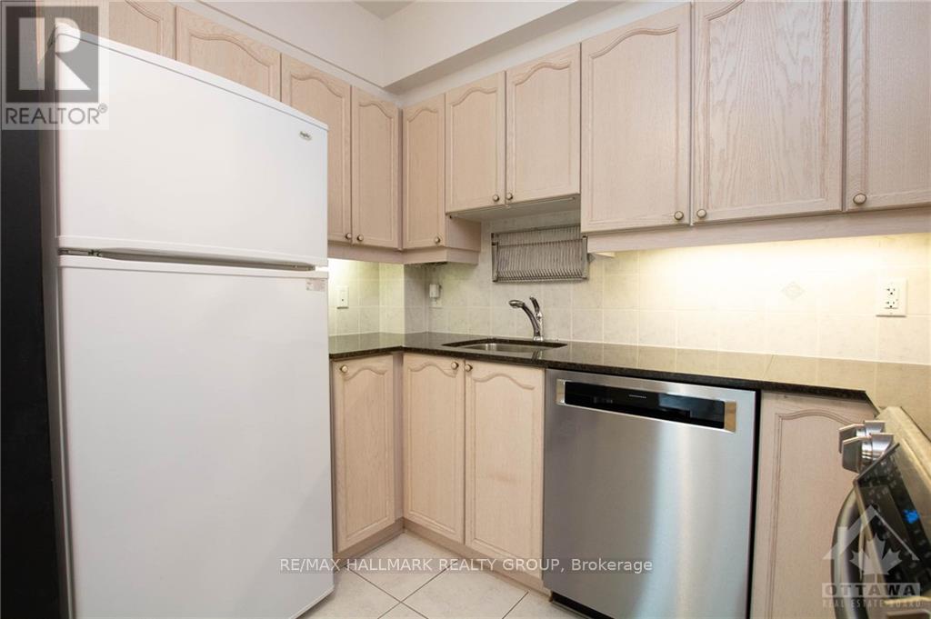 445 Laurier Avenue West — photo 15