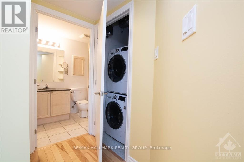 445 Laurier Avenue West — photo 21
