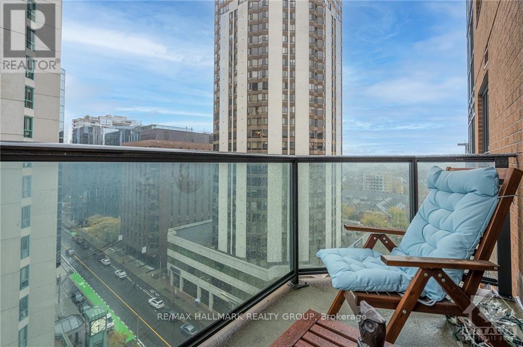 445 Laurier Avenue West — photo 24