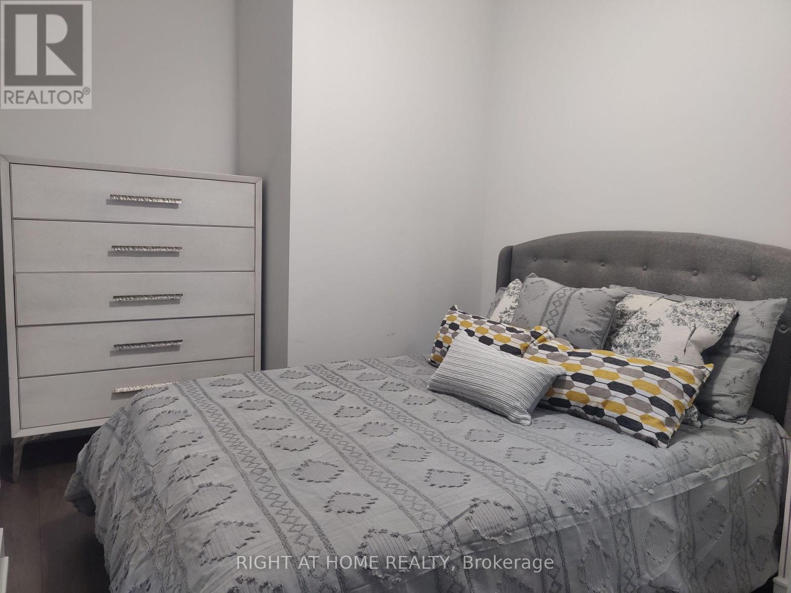 2214 - 2550 SIMCOE STREET N, Oshawa (Windfields) — photo 2