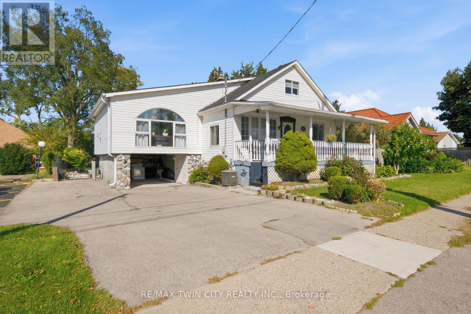 986 COLBORNE STREET, Brantford — photo 2