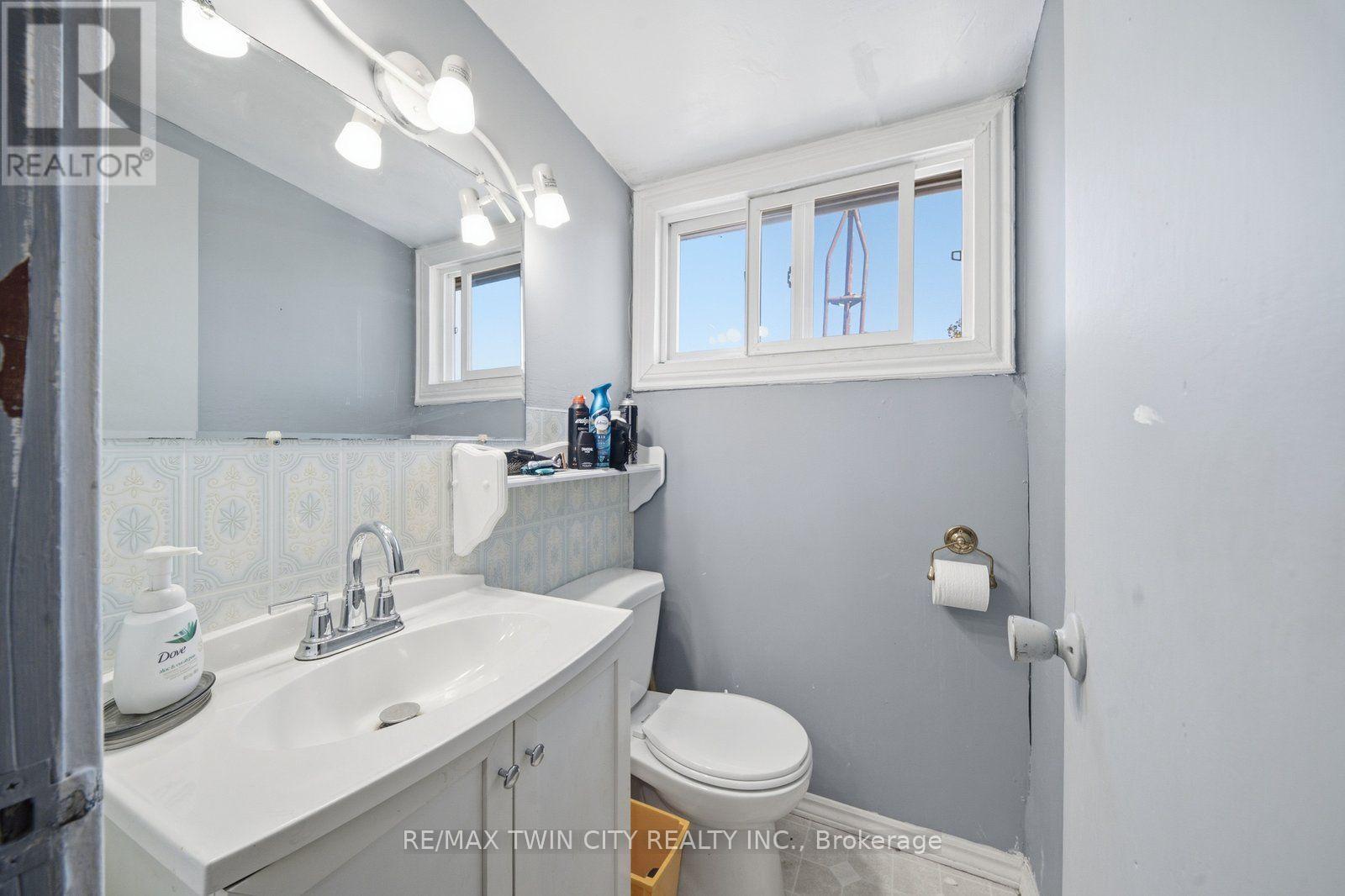 986 Colborne Street — photo 21