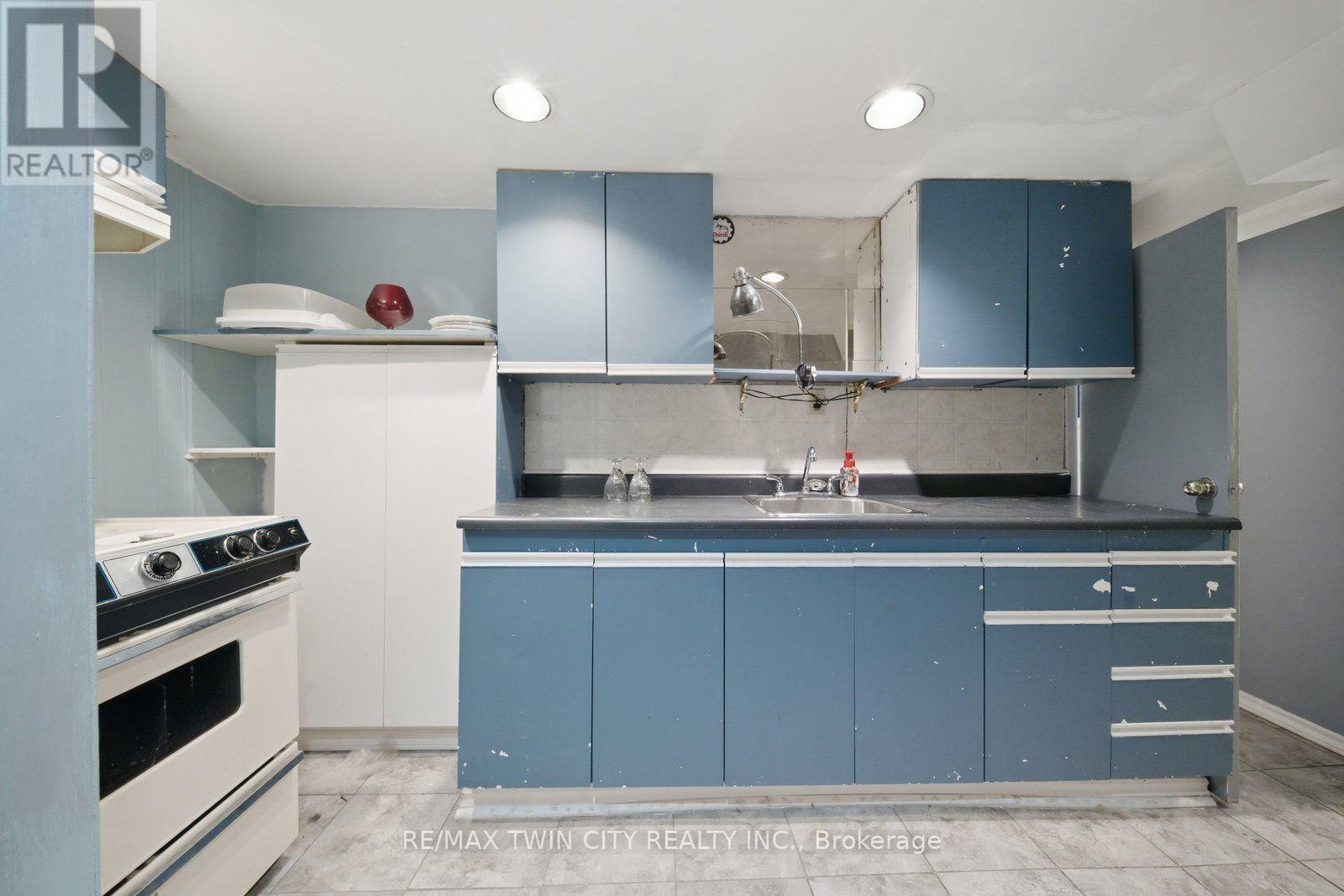 986 Colborne Street — photo 24