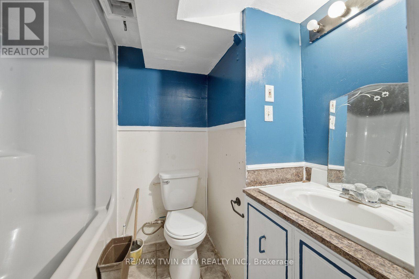 986 Colborne Street — photo 25
