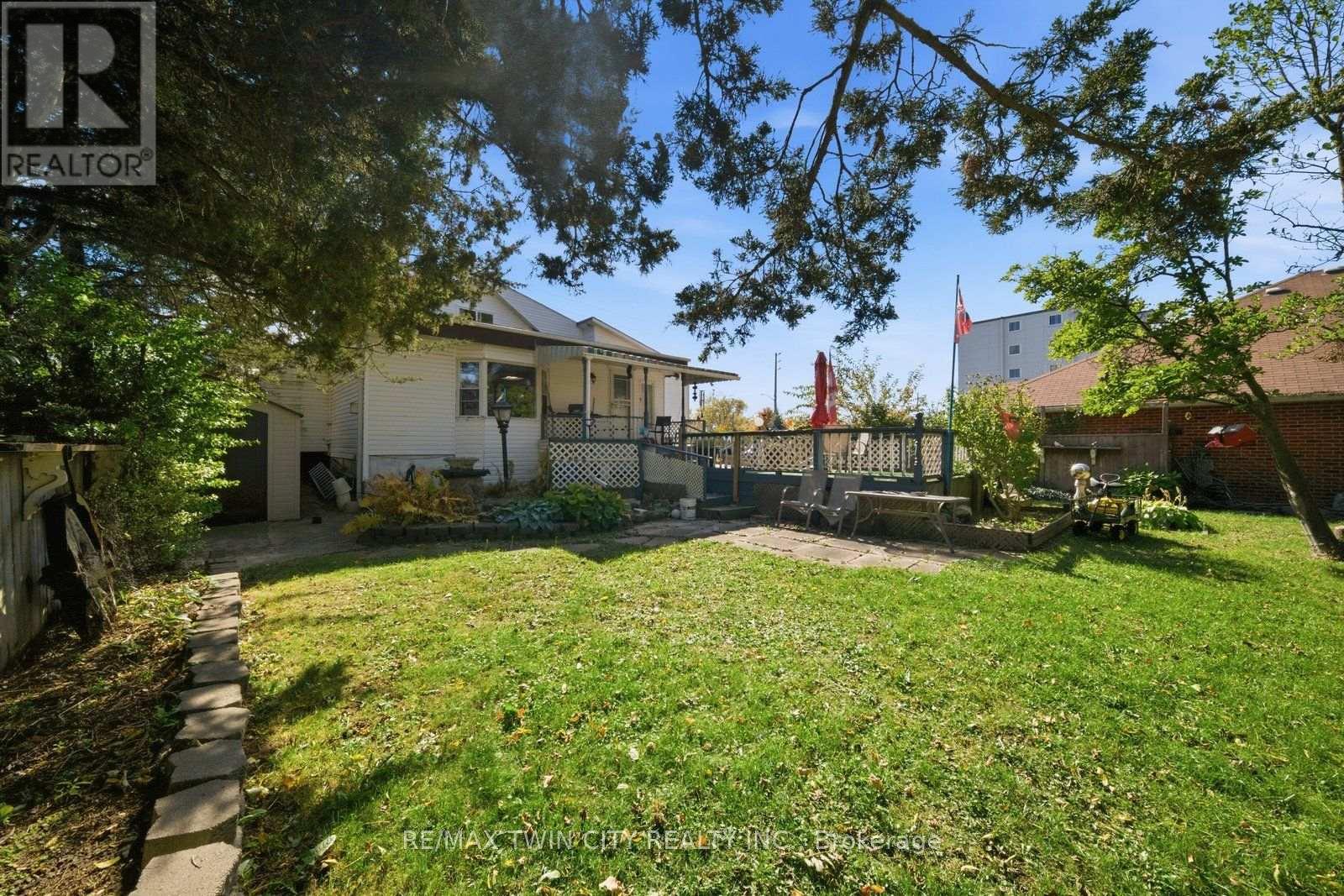 986 Colborne Street — photo 30
