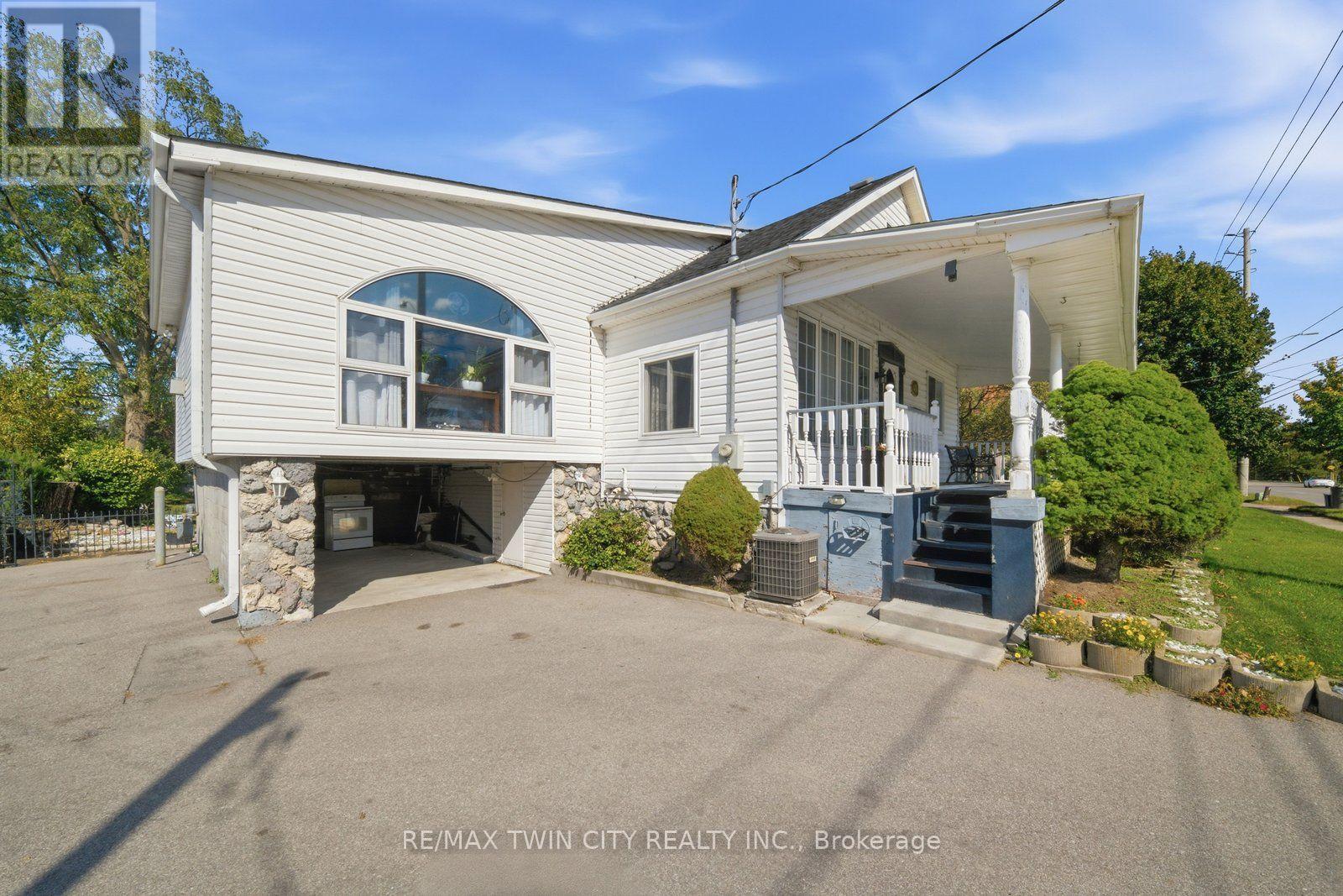986 Colborne Street — photo 31