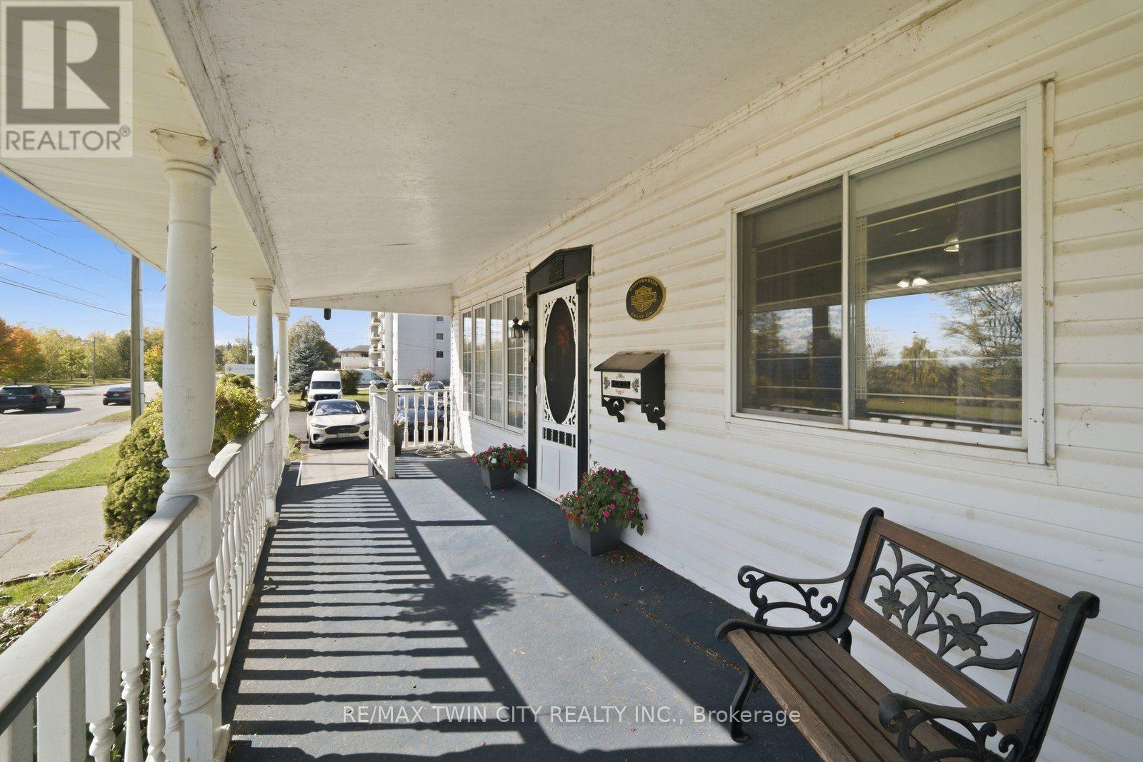 986 COLBORNE STREET, Brantford — photo 4