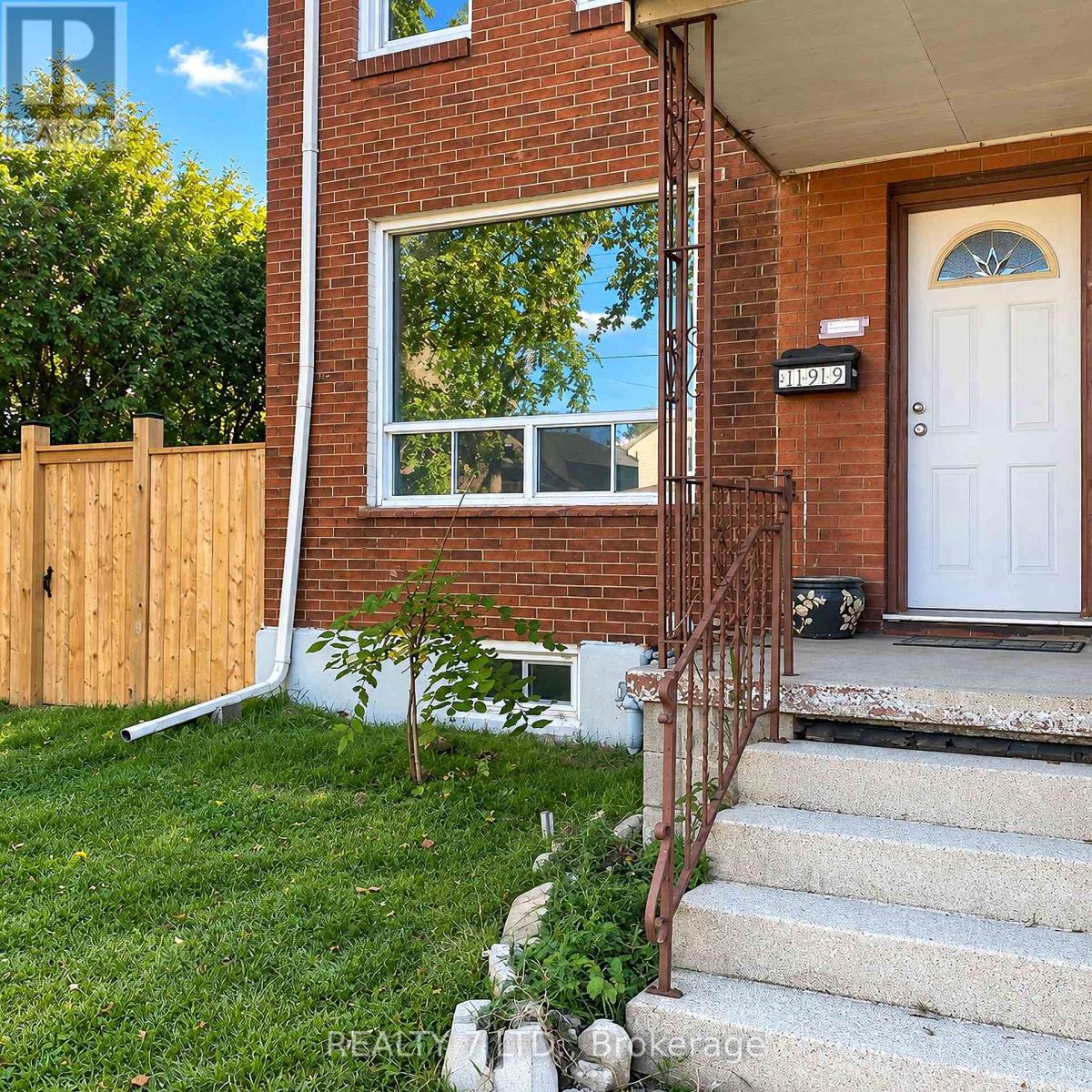 199 LINCOLN STREET, Welland (Lincoln/Crowland) — photo 2