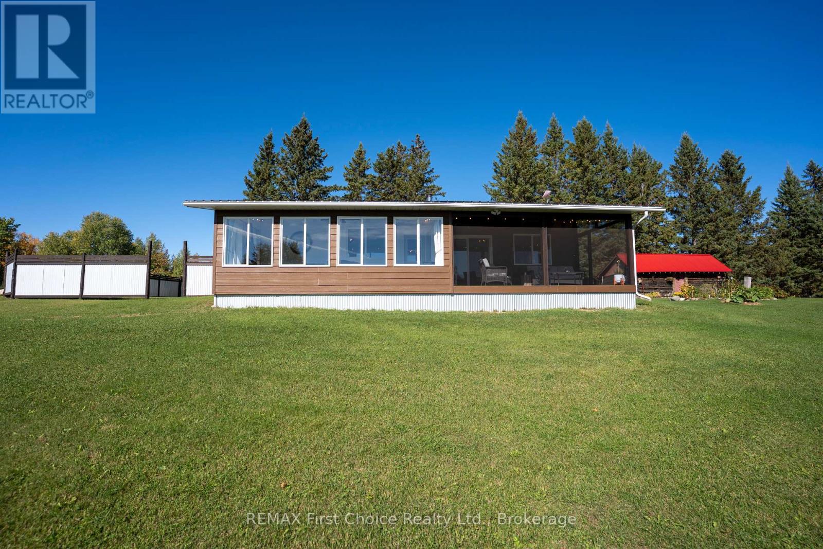 Lauzon Road — photo 15