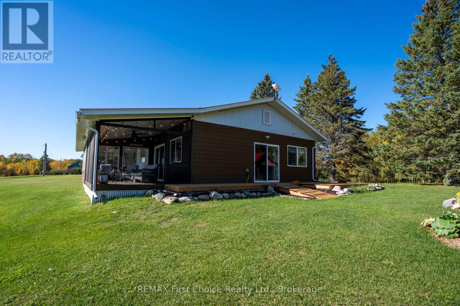 Lauzon Road — photo 16