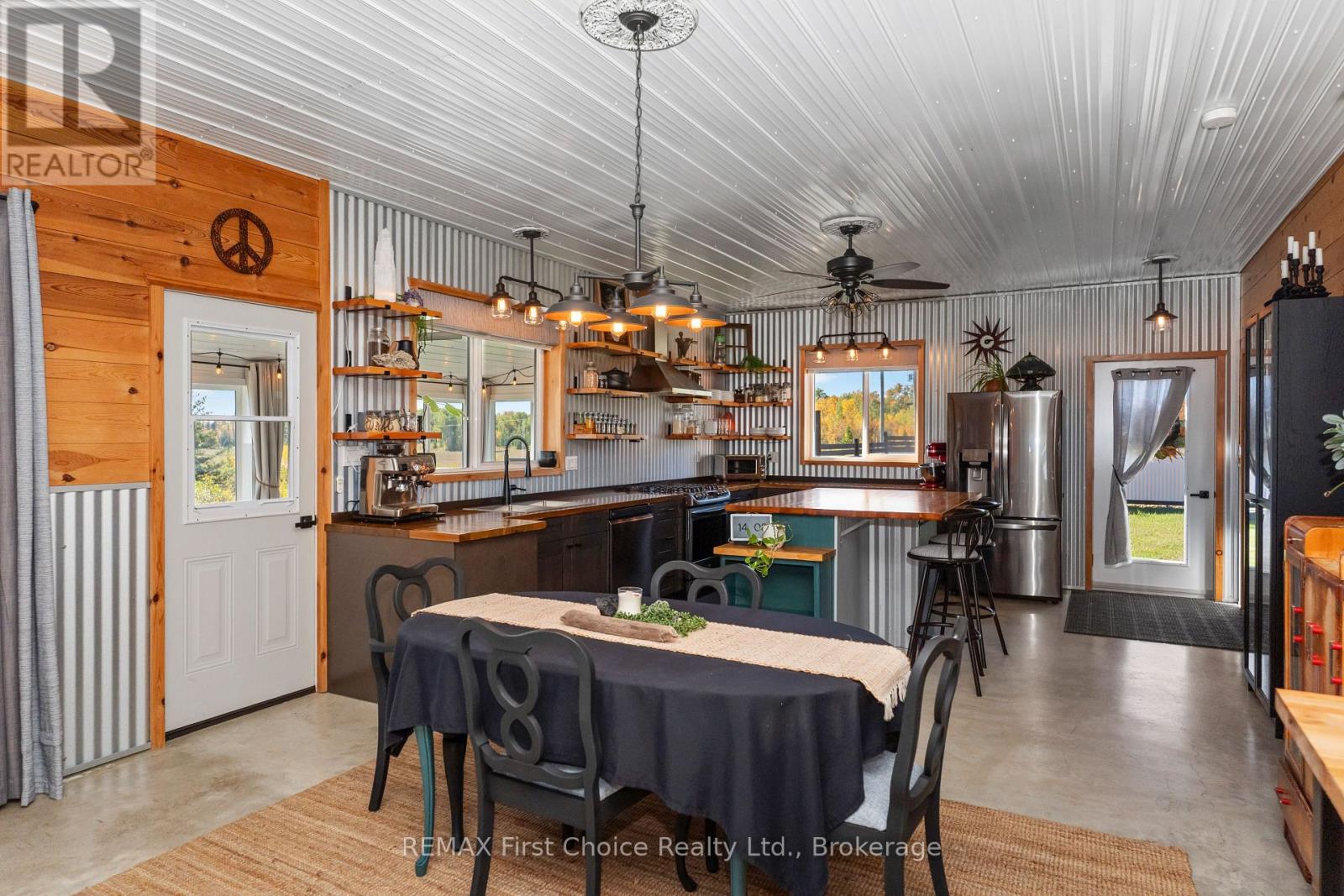Lauzon Road — photo 33