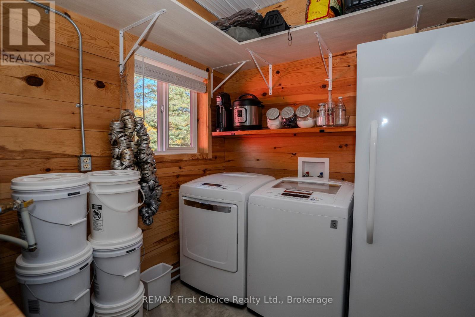 Lauzon Road — photo 37