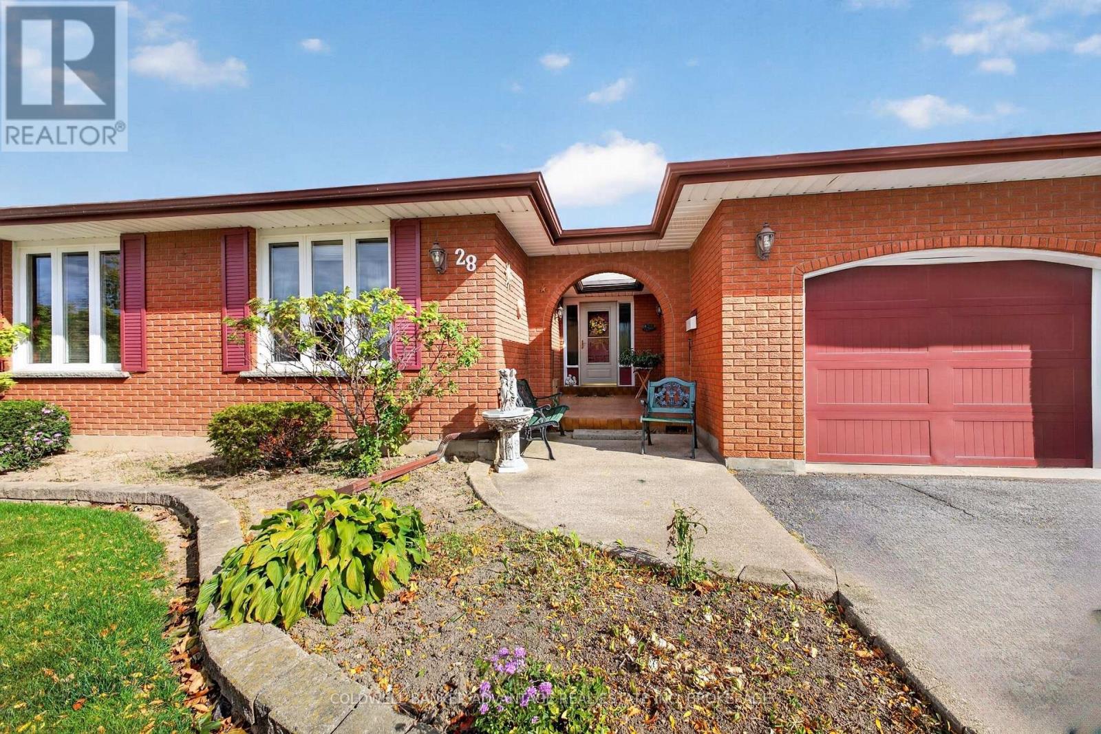 28 GLENPARK COURT, Welland (Prince Charles)