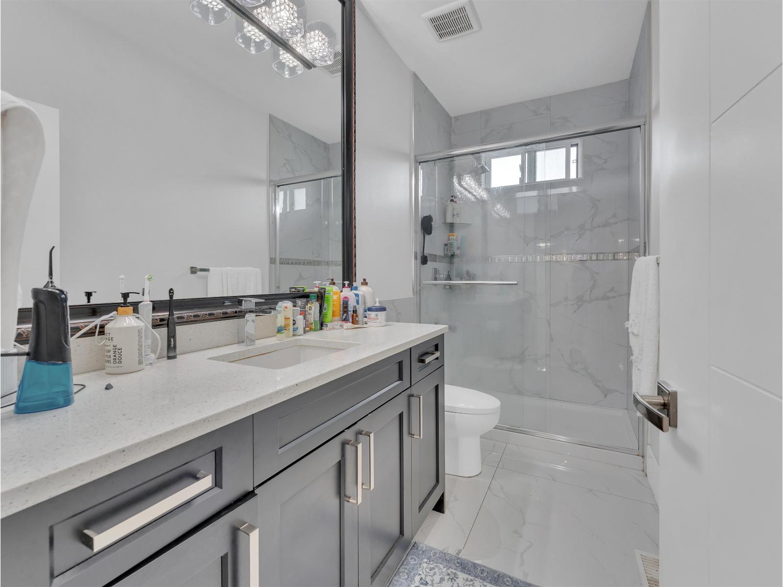 Photo of 33906 VICTORY BOULEVARD 21