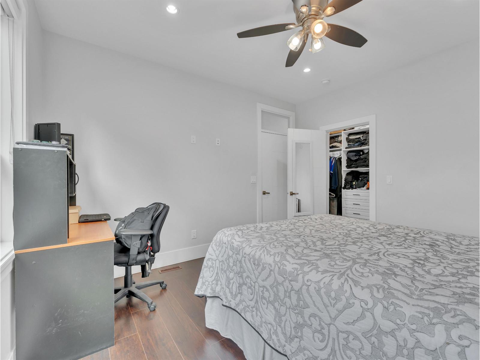 Photo of 33906 VICTORY BOULEVARD 23