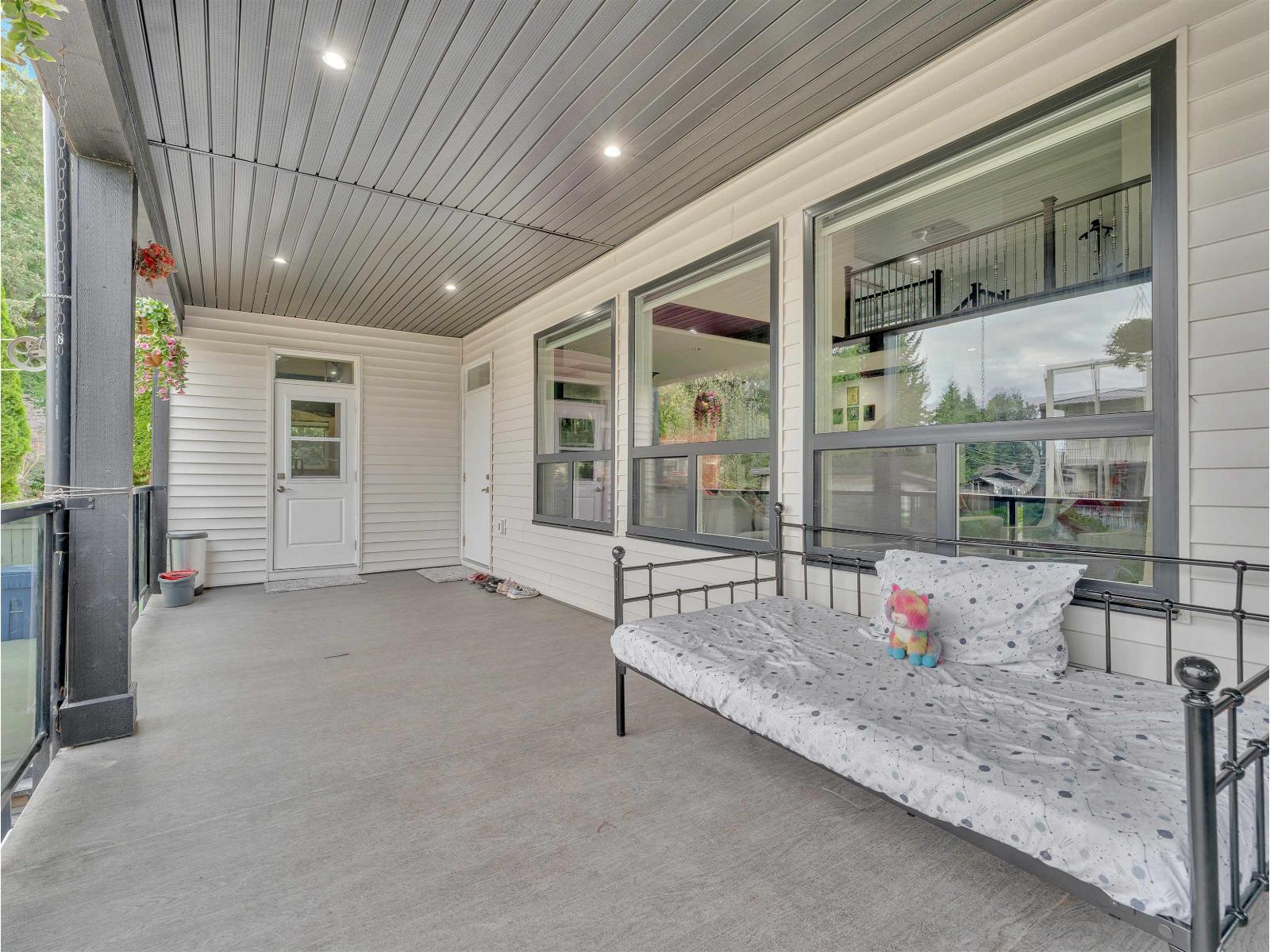Photo of 33906 VICTORY BOULEVARD 26
