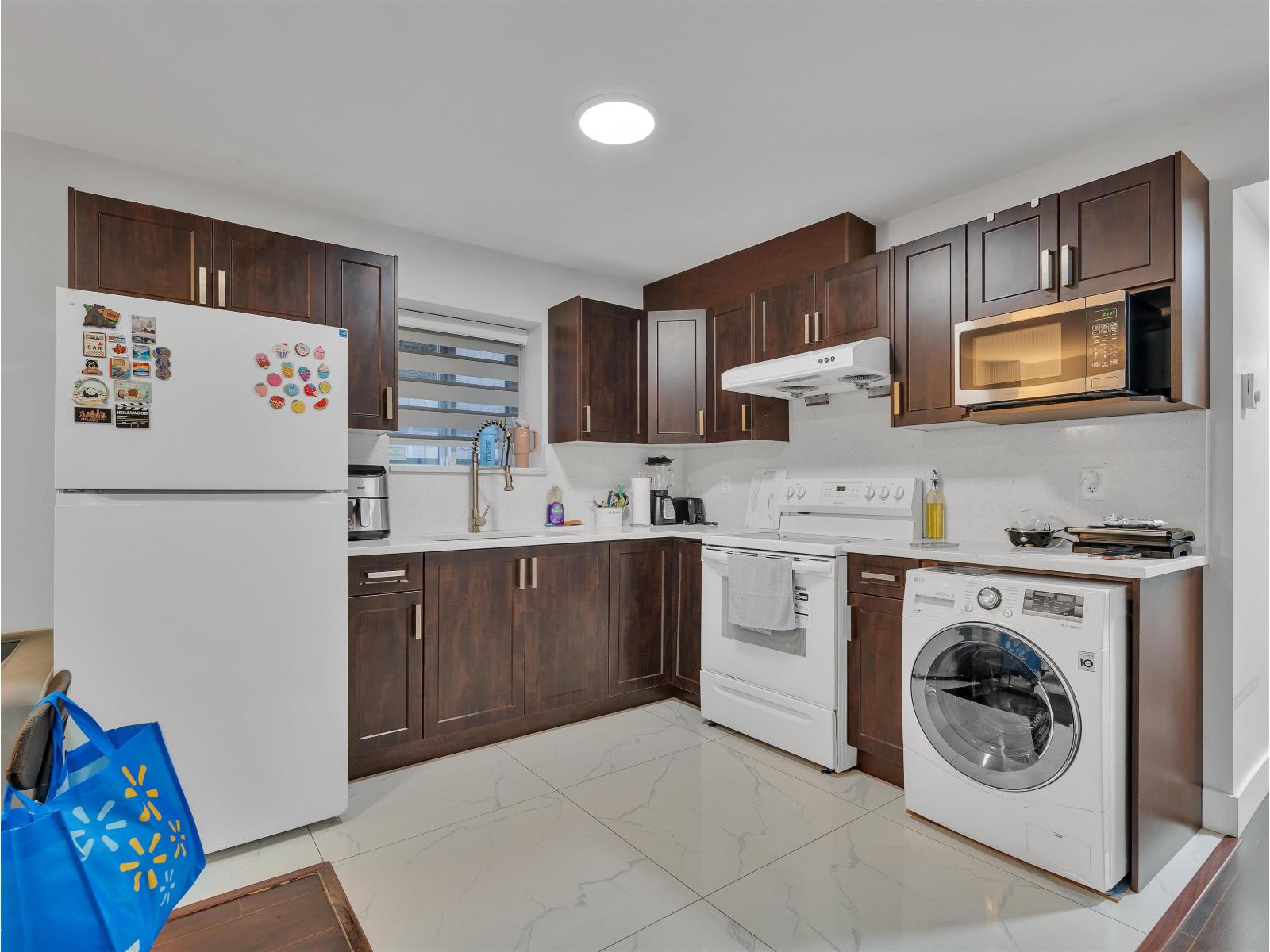 Photo of 33906 VICTORY BOULEVARD 37