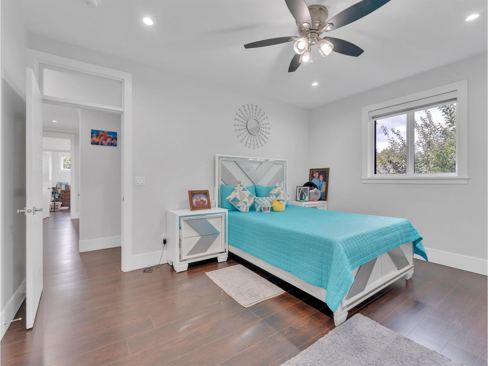 Photo of 33906 VICTORY BOULEVARD 20