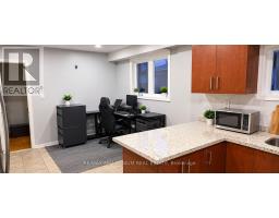 Kitchen - 151 Ardwick Boulevard, Toronto, ON M9M1W3 Photo 10
