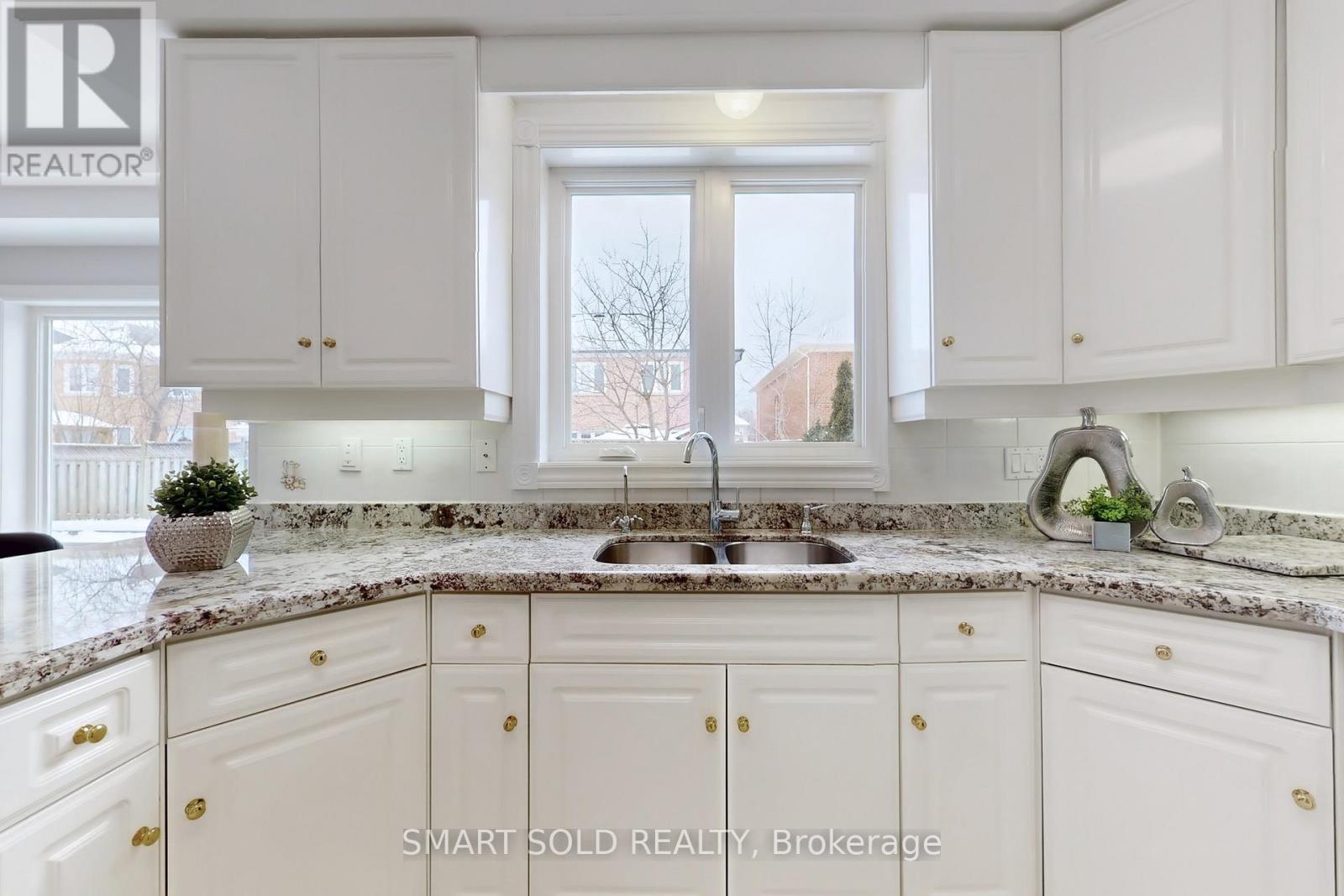 31 BLACK WALNUT CRESCENT - 10