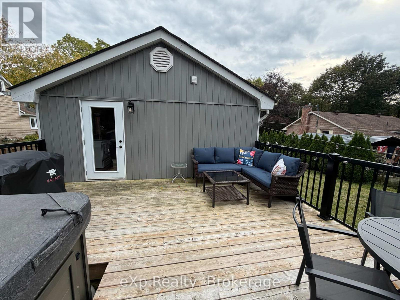 590 7TH STREET E - 18