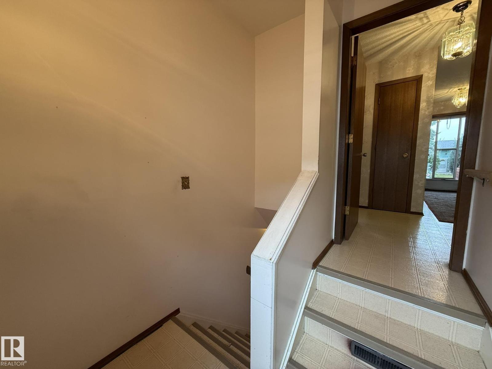 15207 73A ST NW - 39