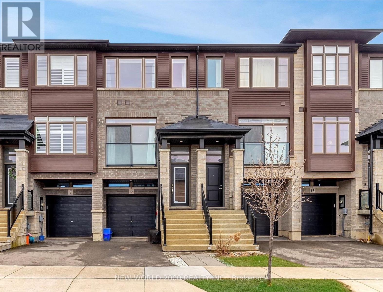 9 SOHO STREET, Hamilton (Stoney Creek Mountain)