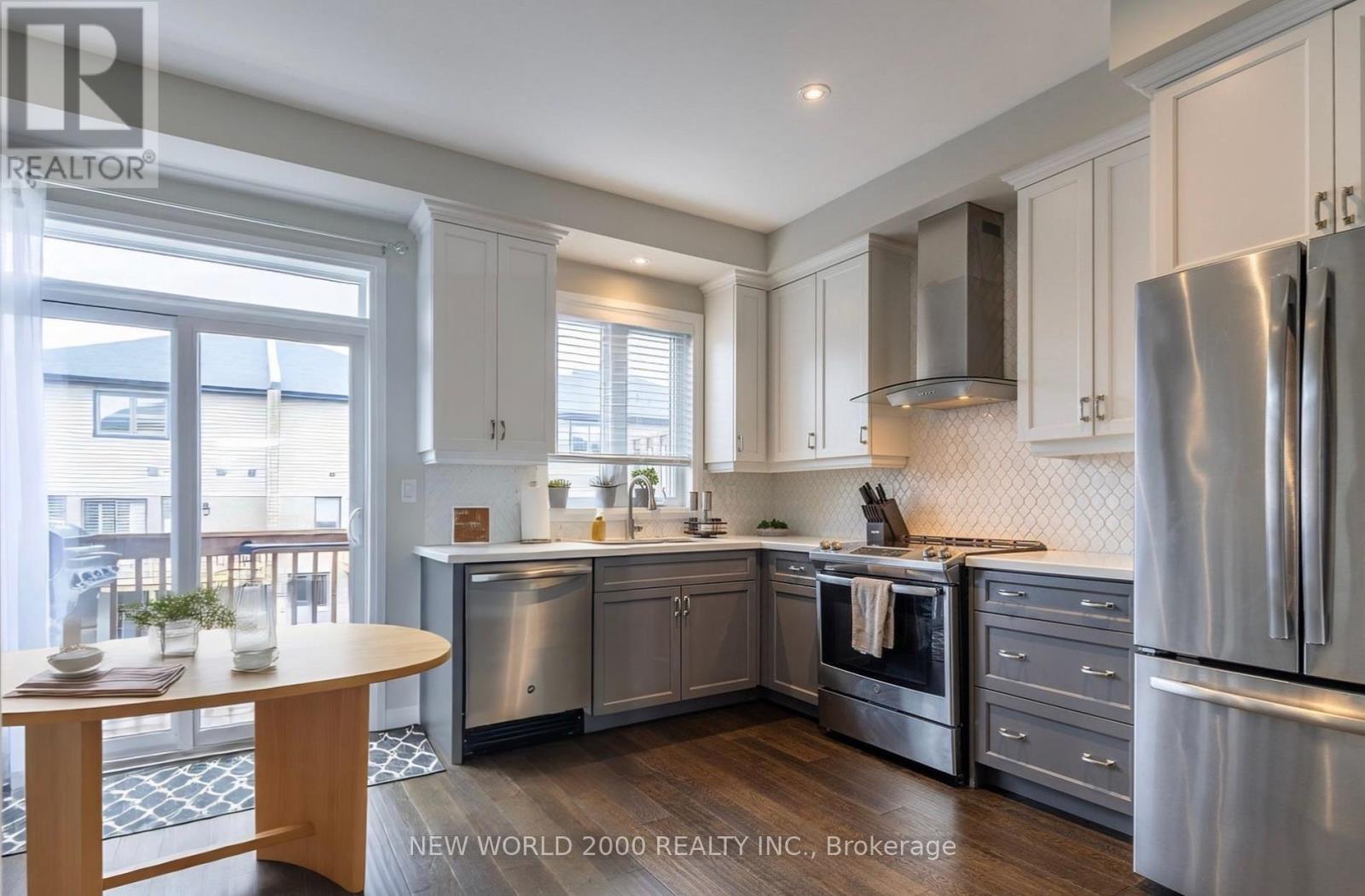 9 SOHO STREET, Hamilton (Stoney Creek Mountain) — photo 3