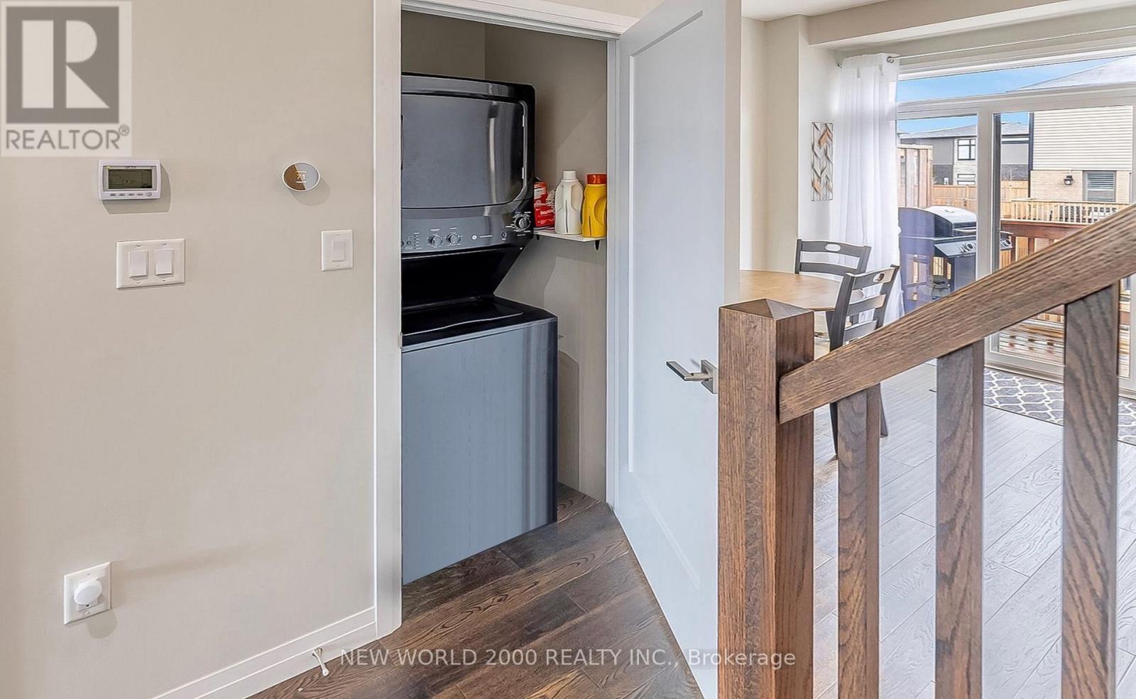 9 SOHO STREET, Hamilton (Stoney Creek Mountain) — photo 5