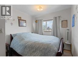 Bedroom - 938 41 Street Sw, Calgary, AB T3C1X2 Photo 17
