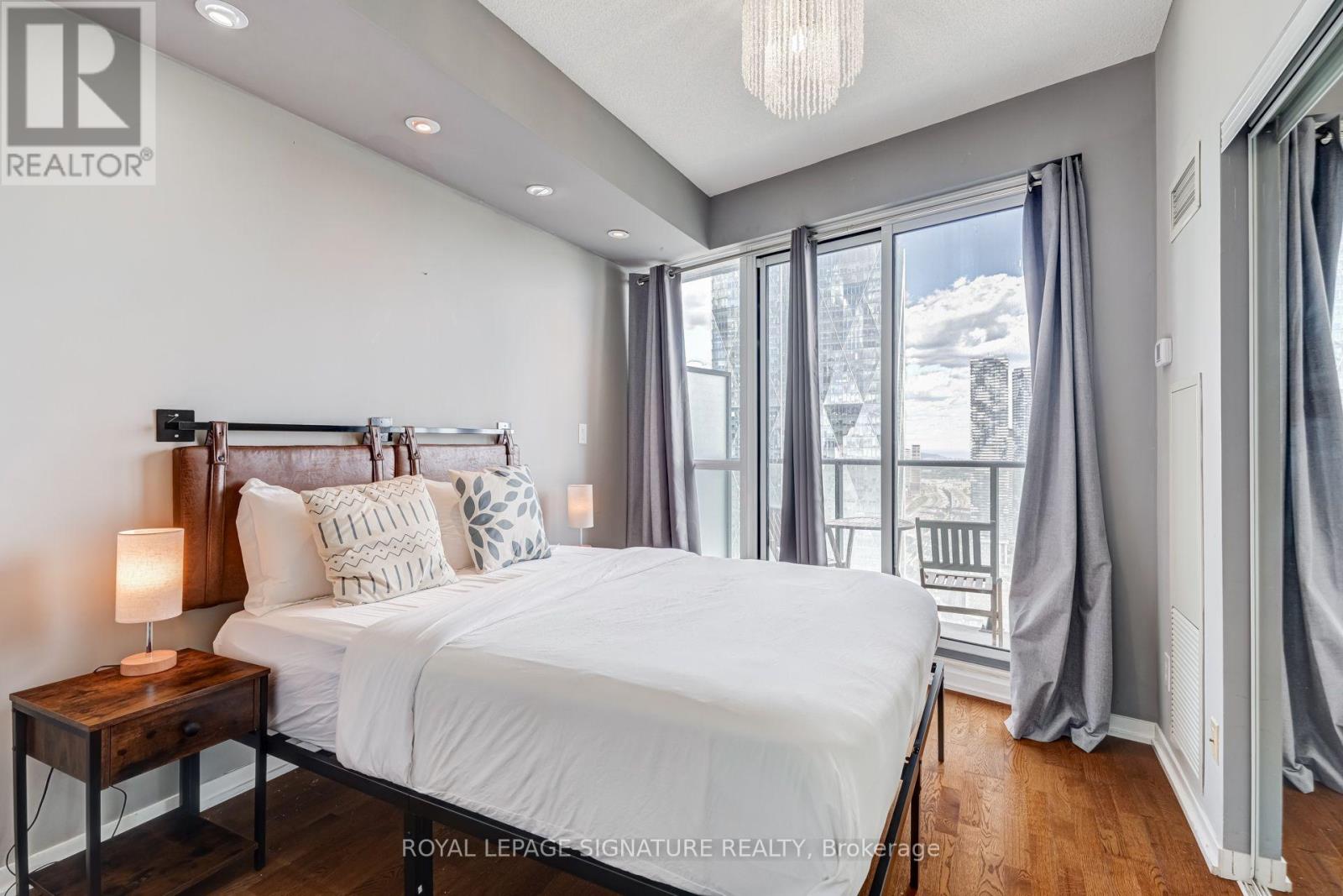 65 Bremner Boulevard — photo 14