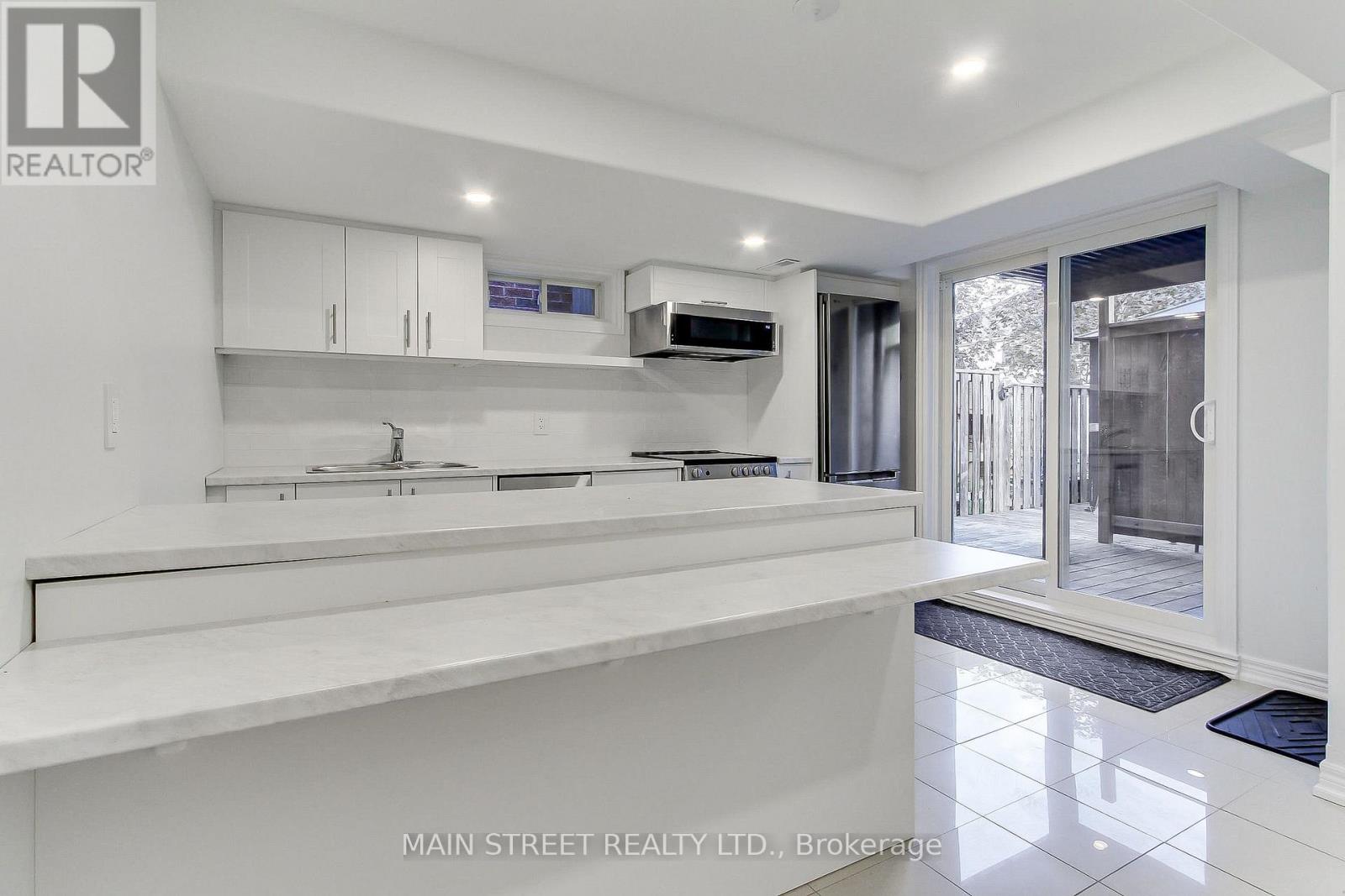 83 LAURENDALE AVENUE, Georgina (Keswick South) — photo 6