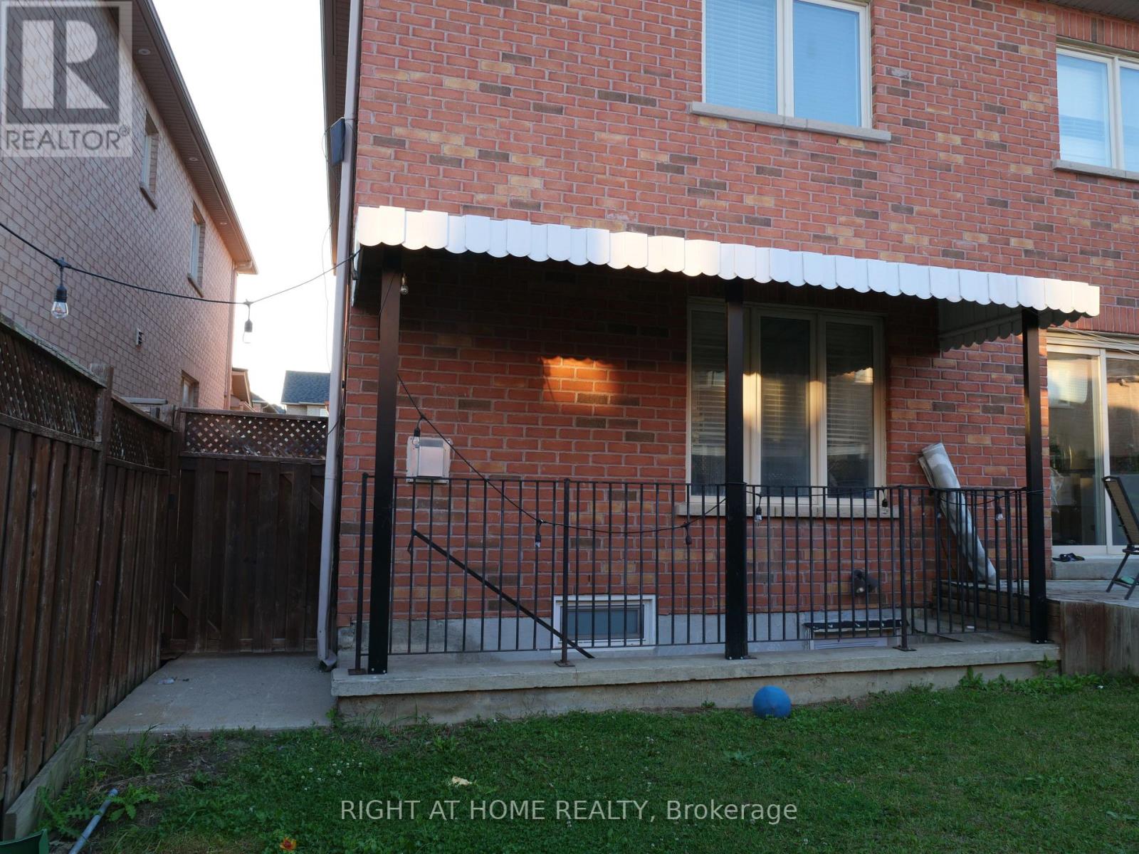 BASEMENT UNIT - 19 BLAZING STAR DRIVE S, Brampton (Sandringham-Wellington) — photo 2