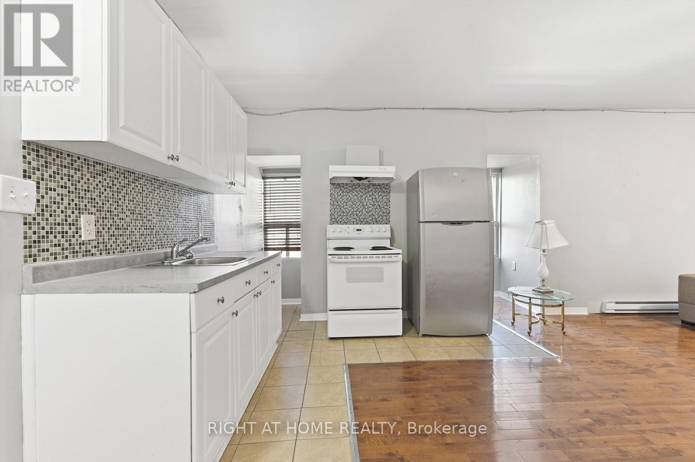 238 KING STREET E, Hamilton (Beasley) — photo 6