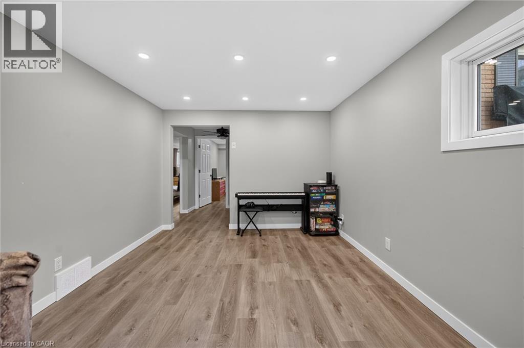 15 Miller Crescent — photo 25