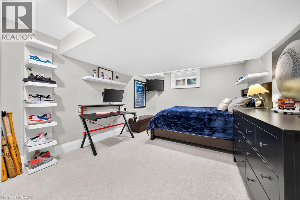 385 Rosslyn Drive — photo 30