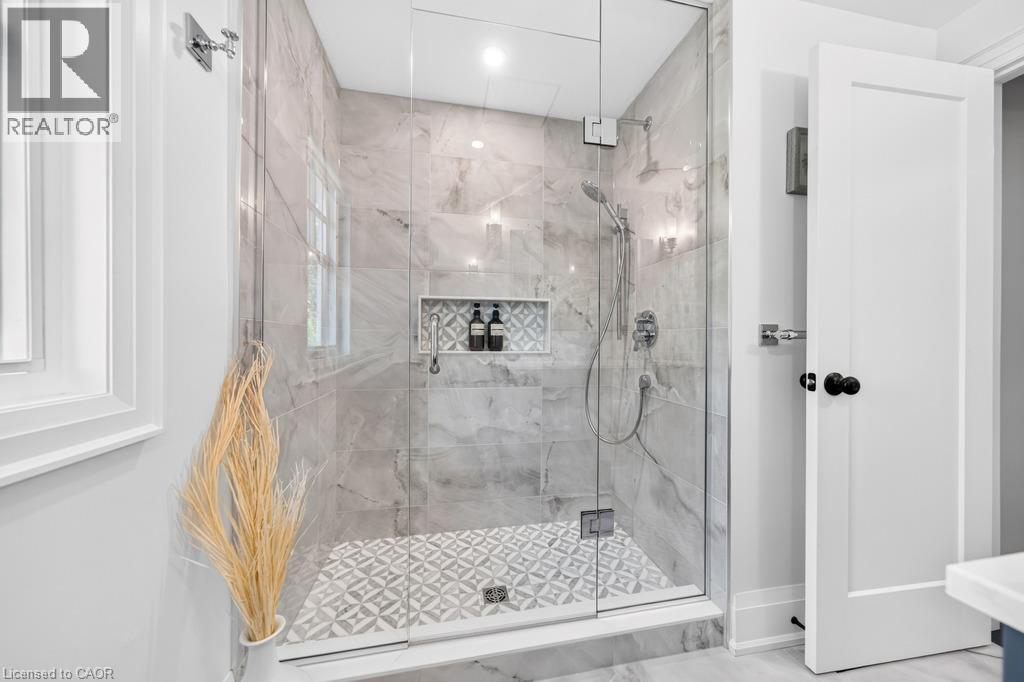 385 Rosslyn Drive — photo 21
