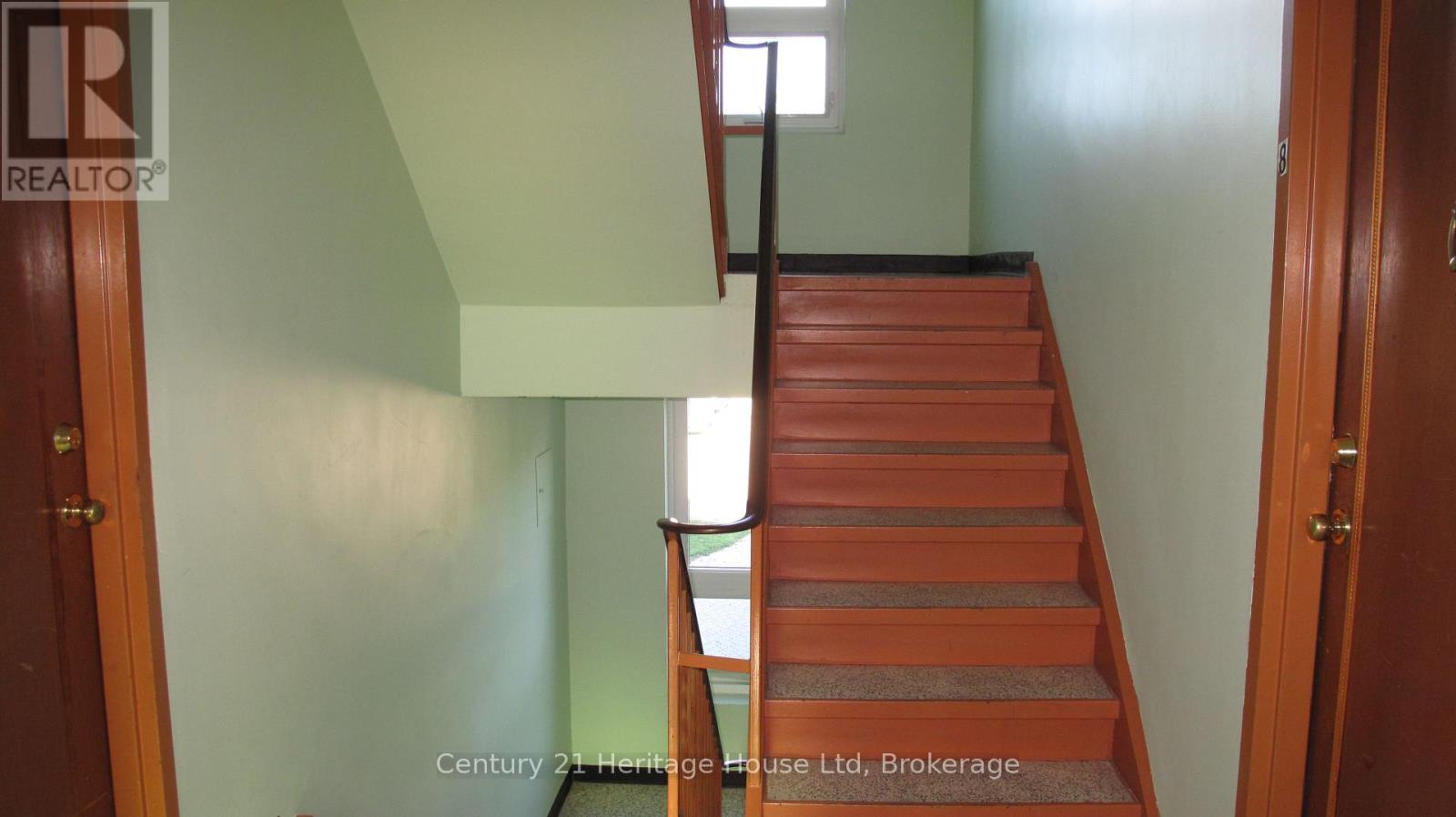 16 Brant Avenue — photo 17