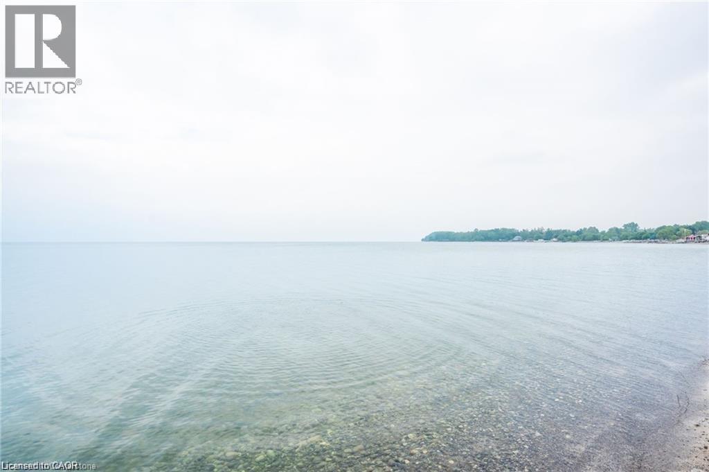 8 BEACH Road - 47