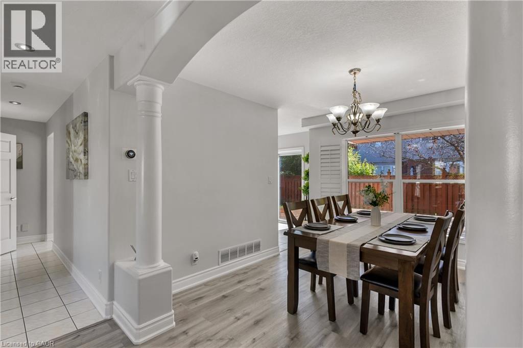 723 CHESAPEAKE Drive, Waterloo — photo 12