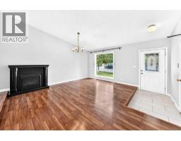 8 Hawkfield Crescent NW - photo 2