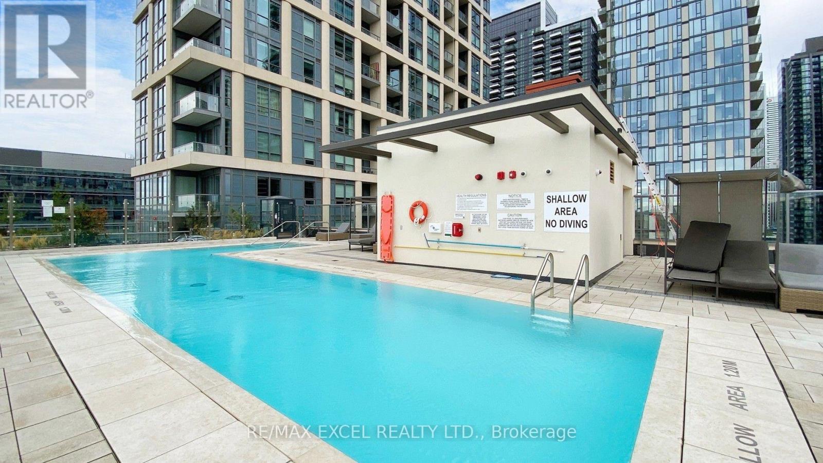 108 Peter Street — photo 45