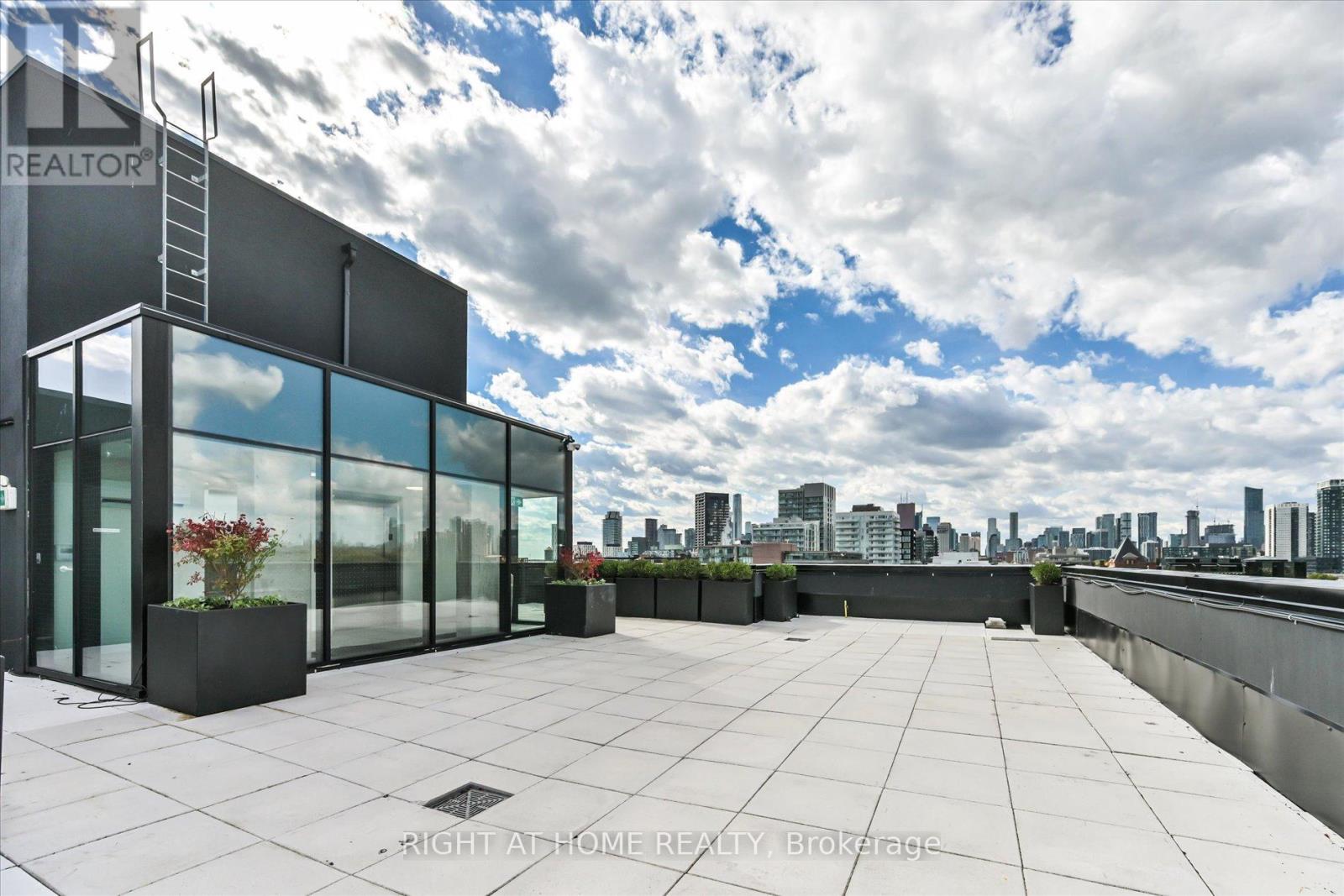 #404 761 QUEEN STREET E - 27