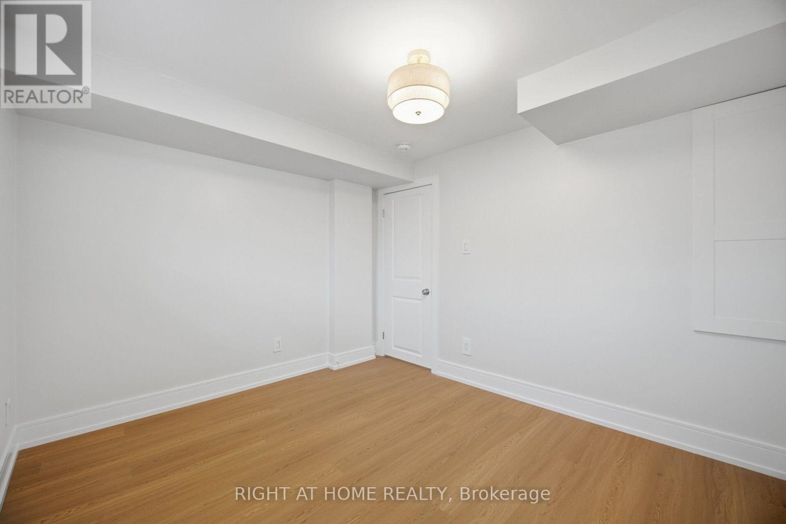 643 Perry Crescent — photo 43