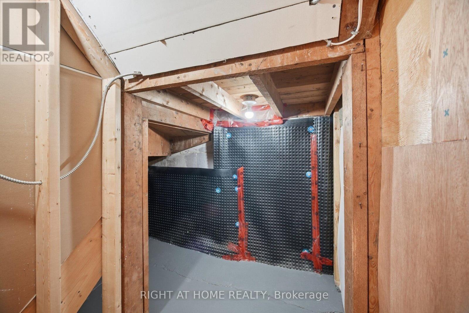 643 Perry Crescent — photo 45