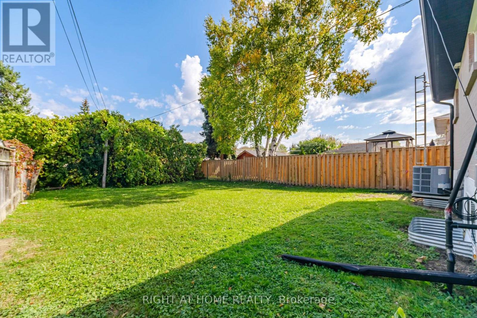 643 Perry Crescent — photo 46